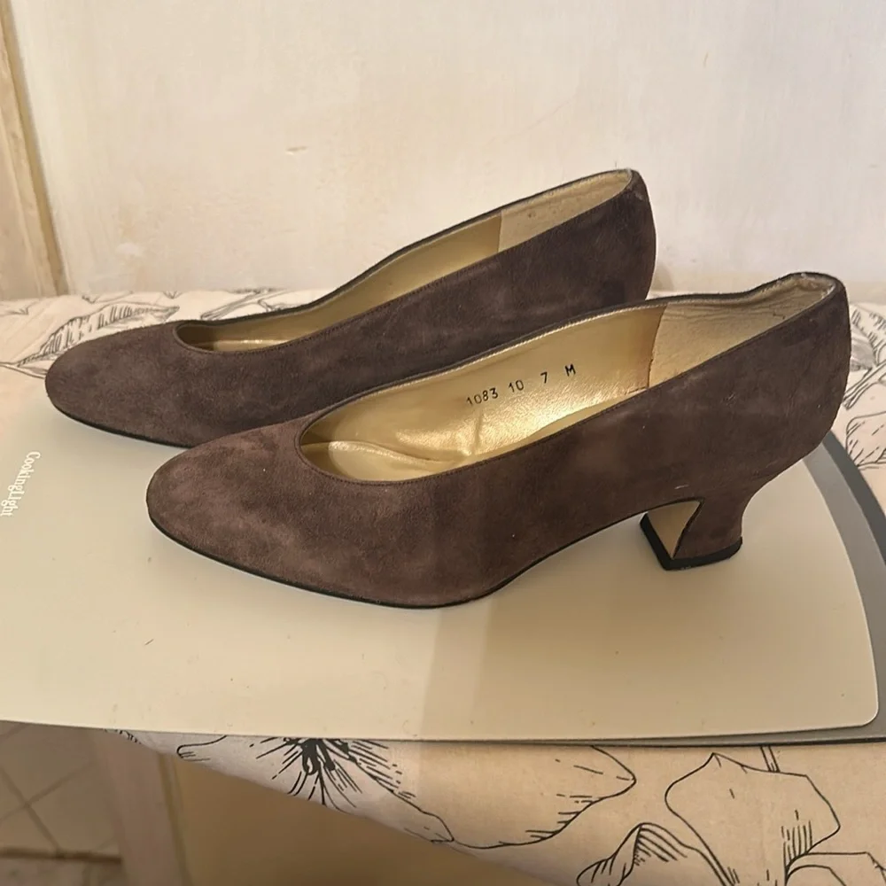 Shoes - Picture 2 of 6